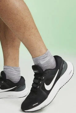 Nike AIR ZOOM VOMERO 16